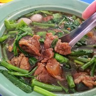 ก๋วยเตี๋ยวเกาเหลาเนื้อตุ๋น