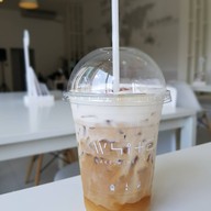 WHITE  bake.wine.cafe