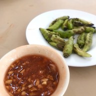 เมนูของร้าน ก๋วยเตี๋ยวเอสโซ่ ตลาดป. เป็ด