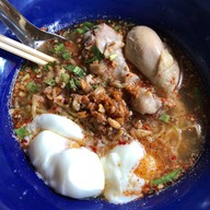 ก๋วยเตี๋ยวเก๊าสะเดา สันติธรรม