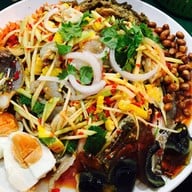 สุดแซ่บ ยำมะม่วงปูม้า เจ้าเก่าสะพานพุทธ ตลาดนัดสายใต้ใหม่