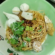 เมนูของร้าน ก๋วยเตี๋ยวลูกชิ้นปลาโบราณ