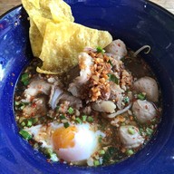 ก๋วยเตี๋ยวเก๊าสะเดา สันติธรรม