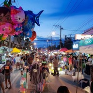 บรรยากาศ ถนนคนเดินสันกำแพง