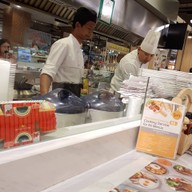 บรรยากาศ Tops at Taste Century Onnut