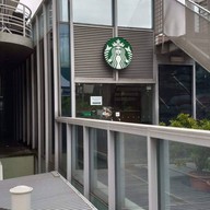 หน้าร้าน Starbucks The Fullerton Waterboat House