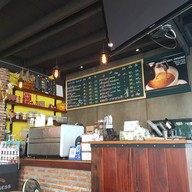 ต้องลองคาเฟ่  ( มาลี คาเฟ่ เดิม ) - ปั้มคาลเท็กซ์