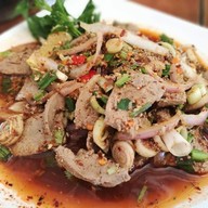 ไก่ย่างสวนแสงสว่างใกล้ปราสาทหินพนมรุ้ง