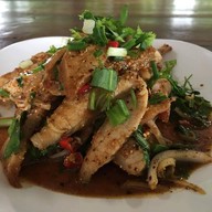 ไก่ย่างสวนแสงสว่างใกล้ปราสาทหินพนมรุ้ง