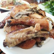 ไก่ย่างสวนแสงสว่างใกล้ปราสาทหินพนมรุ้ง