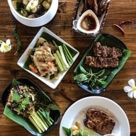 บ้านทิวสน