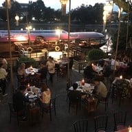 บรรยากาศ ร้านอาหารริเวอร์ไซด์ บาร์ แอนด์ เรสเตอร์รอง (Riverside bar & restaurant)