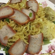 บะหมี่เกี๊ยวหมูแดง เฉลิมพระเกียรติ ร.9 ซอย 30