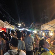 ถนนคนเดินสันกำแพง