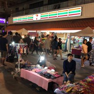 ถนนคนเดินสันกำแพง