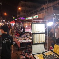 ถนนคนเดินสันกำแพง