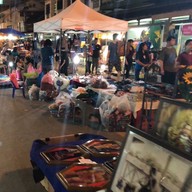 ถนนคนเดินสันกำแพง