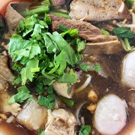 ก๋วยเตี๋ยวเนื้อตุ๋นแอร์พอร์ต