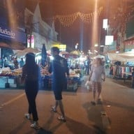 ถนนคนเดินสันกำแพง