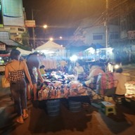 ถนนคนเดินสันกำแพง