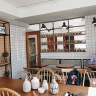 บรรยากาศ OON Poshtel x Cafe