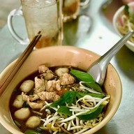 เมนูของร้าน ก๋วยเตี๋ยวเรือเฉินหลง ถนนแสงจันทร์