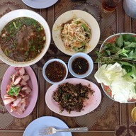 เมนูของร้าน เจ๊วรรณลาบเป็ด