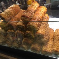 เมนูของร้าน หน่อย Emquartier