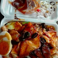 เมนูของร้าน ข้าวหมูแดงหมูกรอบราชบุรี