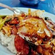 เมนูของร้าน ข้าวหมูแดงหมูกรอบราชบุรี