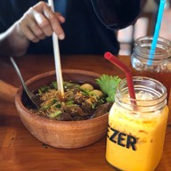 ก๋วยเตี๋ยวไก่ตุ๋น บัวทิพย์