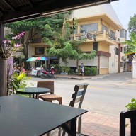 ก๋วยเตี๋ยวไก่ตุ๋น บัวทิพย์