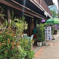 ก๋วยเตี๋ยวไก่ตุ๋น บัวทิพย์