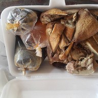 เมนูของร้าน เป็ดย่างจ่าเฉิด ตลาดสามชุก