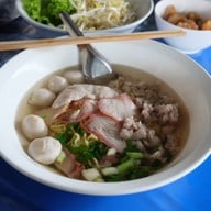 เมนูของร้าน ก๋วยเตี๋ยวผินผิน