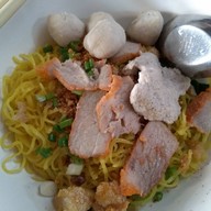 เมนูของร้าน ก๋วยเตี๋ยวป้ามาศ  หนองบัว