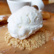 Parlour Restaurant & Bar คริสตัล ดีไซน์เซ็นเตอร์