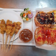 เมนูของร้าน ก๋วยเตี๋ยวไก่มะระน้าสา สน.ทองหล่อ