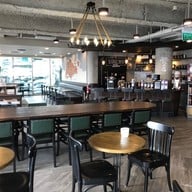 บรรยากาศ Starbucks The Fullerton Waterboat House