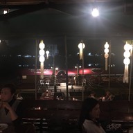 ร้านอาหารริเวอร์ไซด์ บาร์ แอนด์ เรสเตอร์รอง (Riverside bar & restaurant)