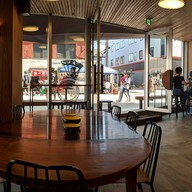 บรรยากาศ Fuglen Asakusa