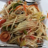 เมนูของร้าน ข้าวซอยกลอยใจ แม่กำปอง
