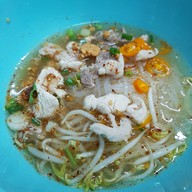 ก๋วยเตี๋ยวไก่ไทยนายโต้งเจ้าเก่า ซอย 2