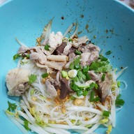 ก๋วยเตี๋ยวไก่ไทยนายโต้งเจ้าเก่า ซอย 2