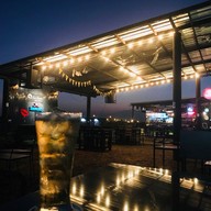 La Lune bar & bistro