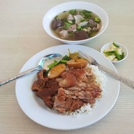 เมนูของร้าน ข้าวขาหมู สนามไดร์ฟกอล์ฟ ทบ.