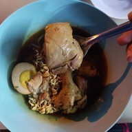 เมนูของร้าน ก๋วยจั๊บไก่ตุ๋น ลุงสิทธิ์(ร้านเปิด24ชม.)