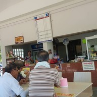 บรรยากาศ ข้าวขาหมู สนามไดร์ฟกอล์ฟ ทบ.