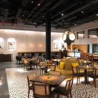 บรรยากาศ The Newsroom Cafe Deli