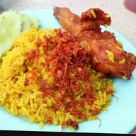 ยามีล๊ะ ข้าวเหนียวไก่ทอด ข้าวหมกไก่ทอด